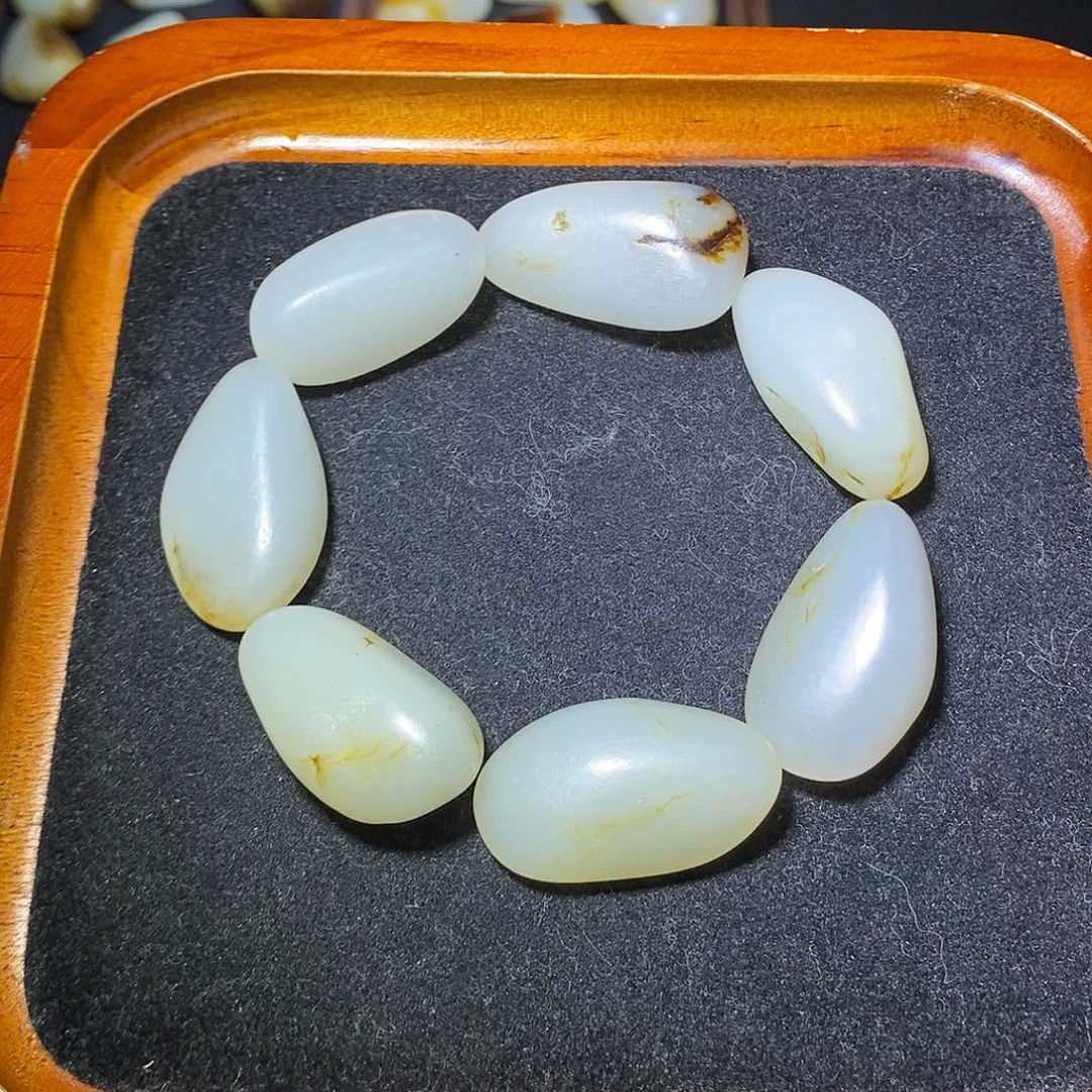 梦***唐和田玉未镶嵌手链