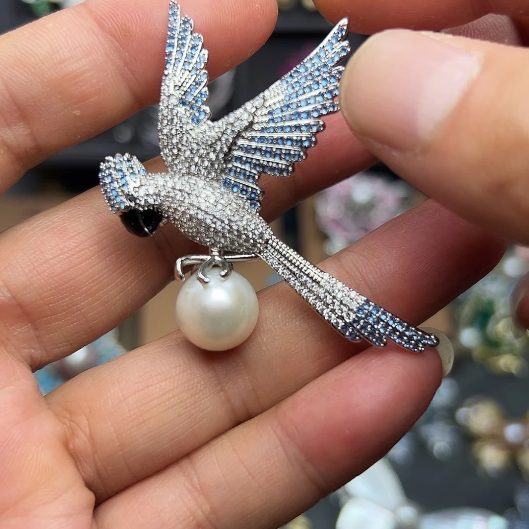 淡水珍珠合金胸针