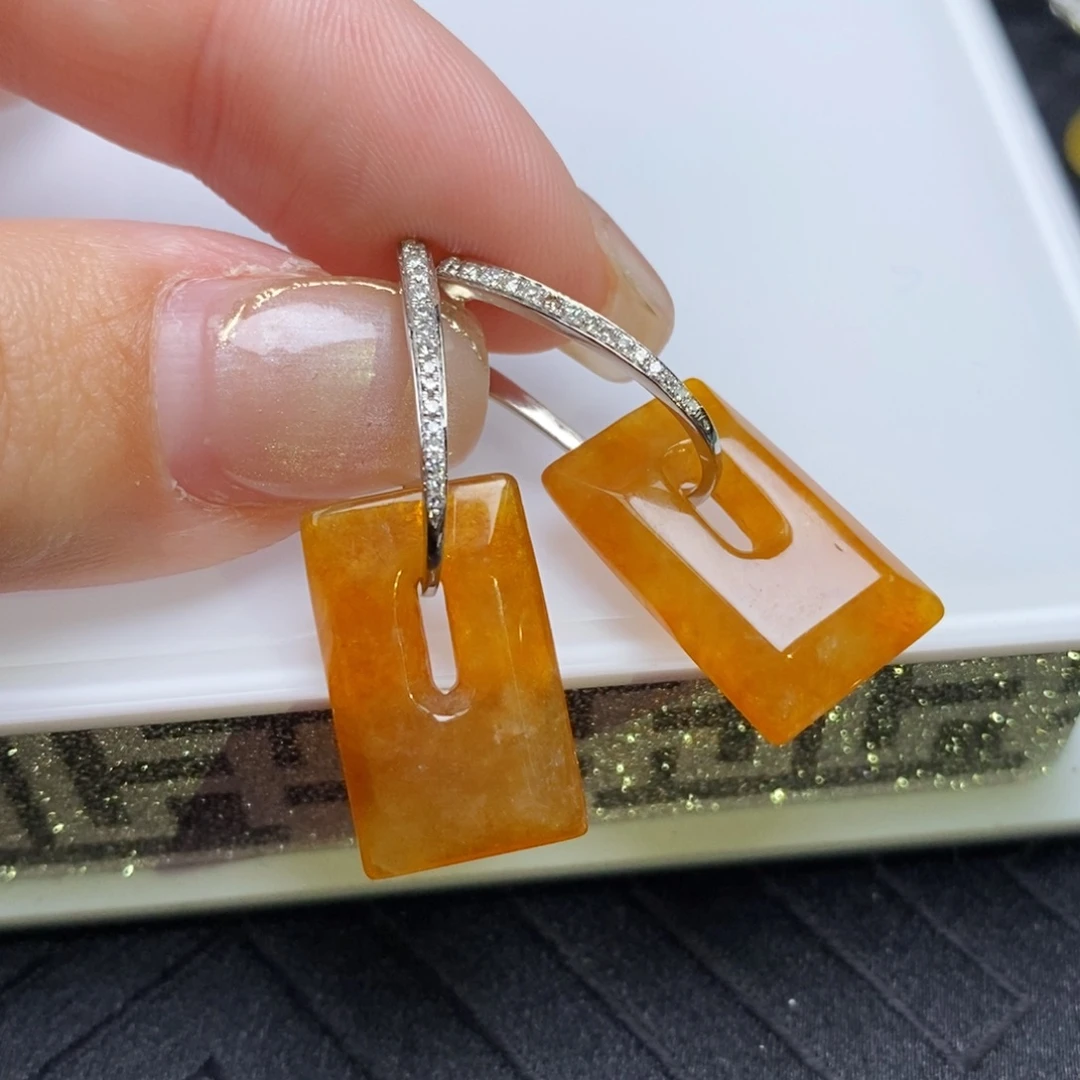 翡翠18K金镶嵌耳饰红翡方糖