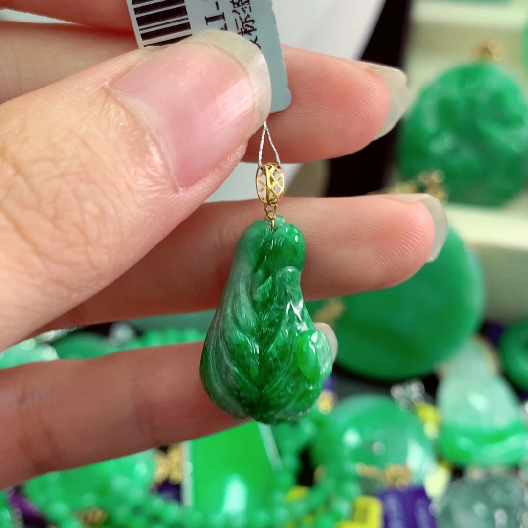 吊坠(不含链)未镶嵌翡翠