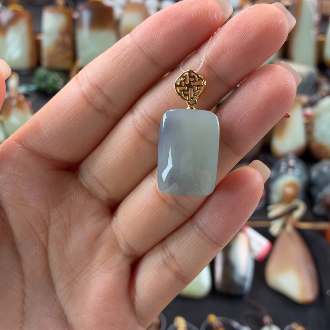 拉***哥和田玉未镶嵌颈饰