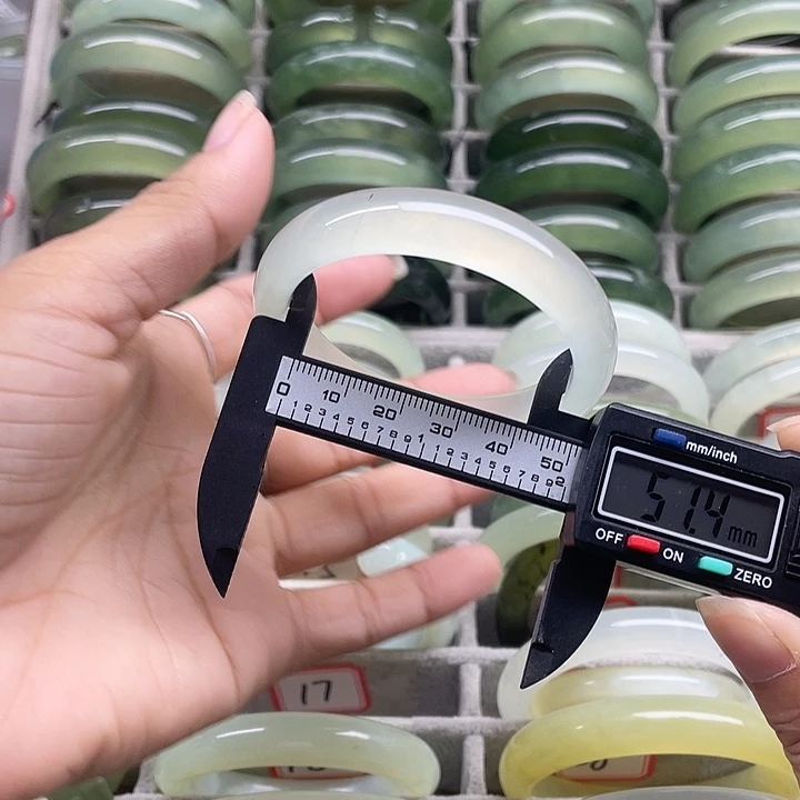 蛇纹石玉未镶嵌手镯17