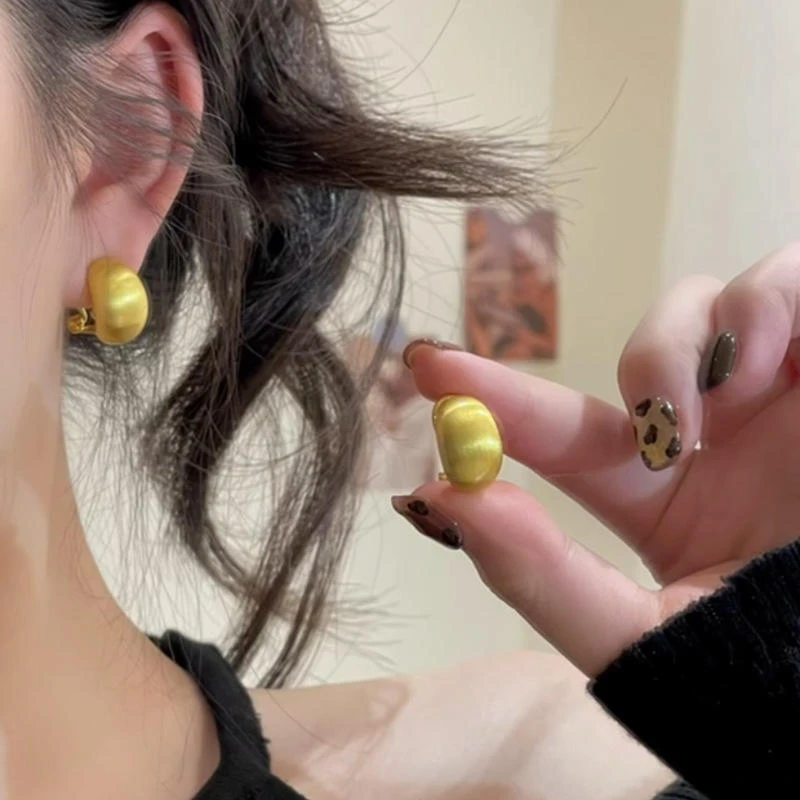 铜合金耳饰 小巧精致金色拉丝豌豆耳扣轻奢高级感百搭ins耳环小众