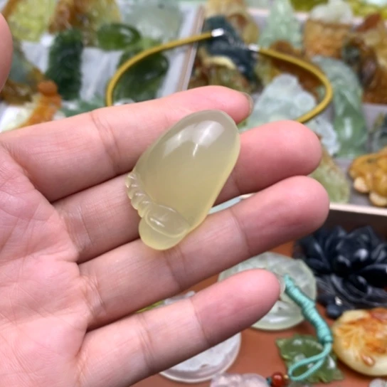 【闪购商品】蛇纹石玉颈饰未镶嵌