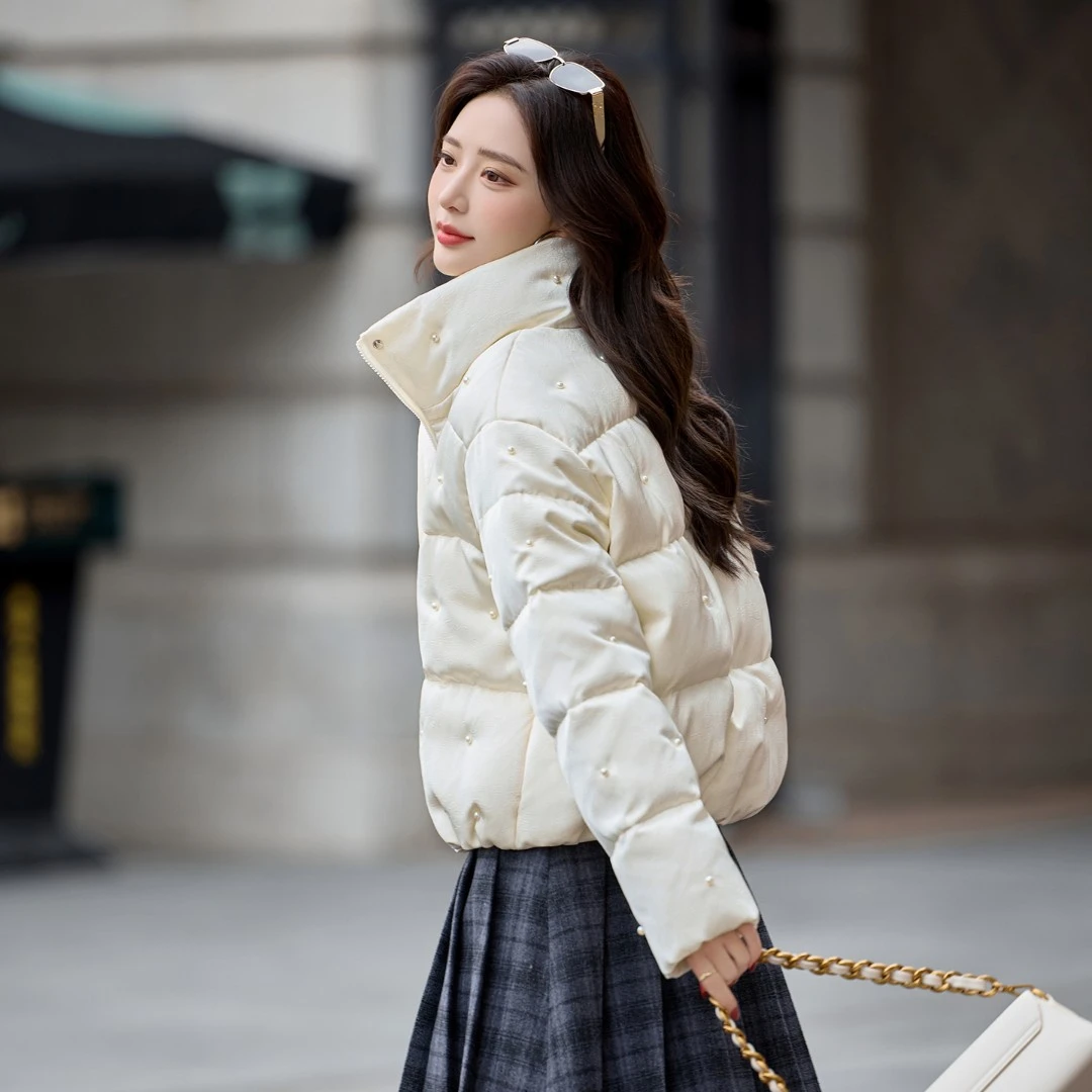 短款羽绒服女2025冬季新款爆款宽松显瘦重工钉珠面包服白鸭绒外套