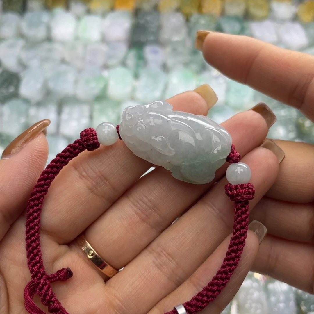 翡翠未镶嵌颈饰貔貅