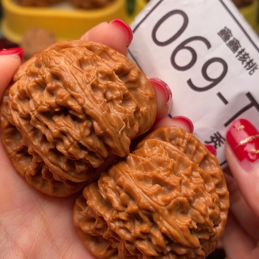 把件桃核白狮子42……