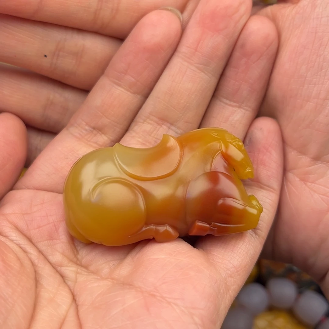 小***物石英质玉未镶嵌黄蜡石挂件