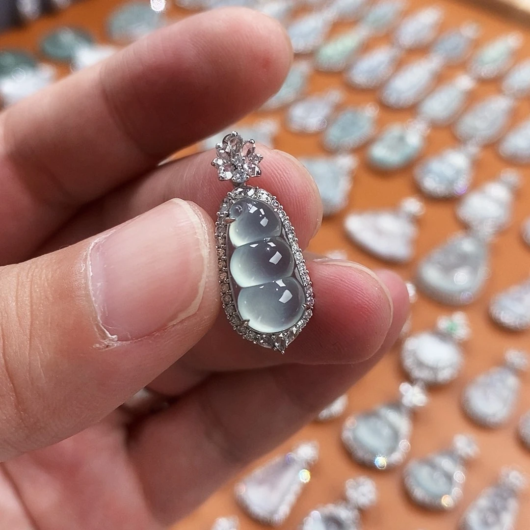 翡翠18K金镶嵌颈饰天然缅甸翡翠吊坠