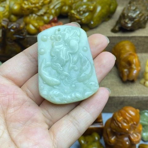 蛇纹石玉未镶嵌颈饰6