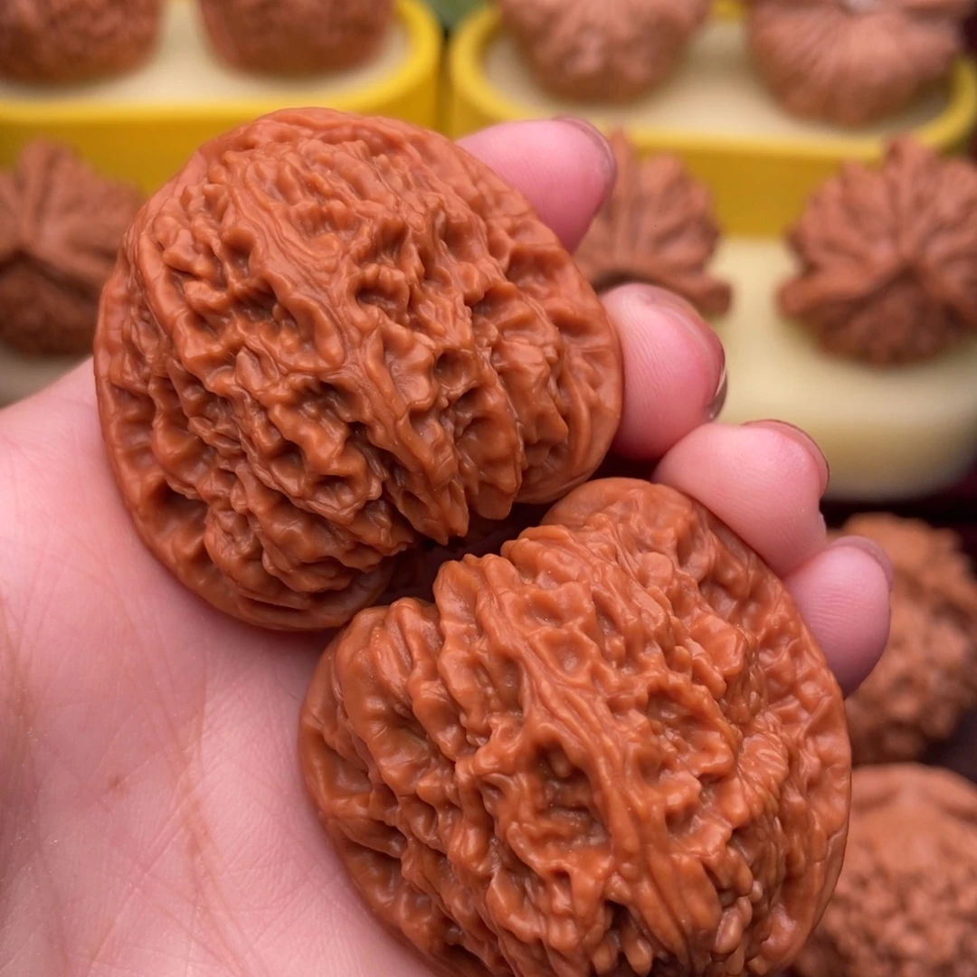 把件文玩核桃精品红皮三角疆41