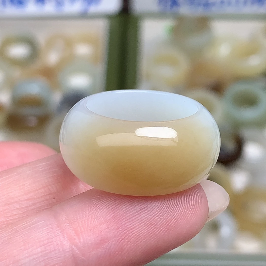 未镶嵌戒指和田玉