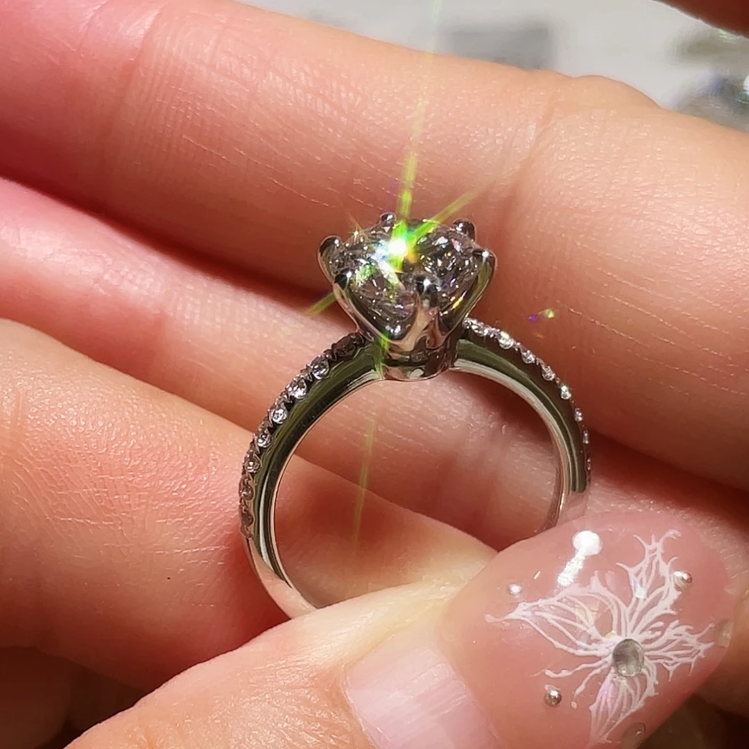 实验室培育钻石18K金镶嵌2克拉D-E/VVS，12