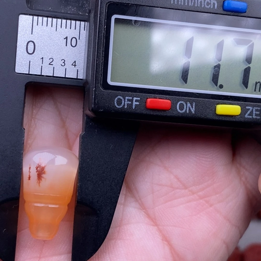 南红玛瑙配饰未镶嵌