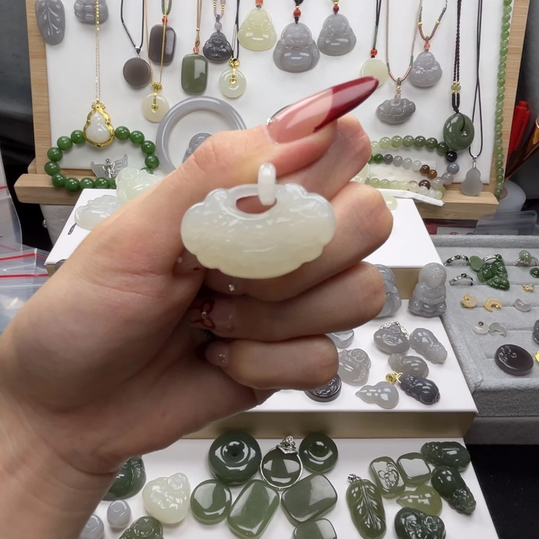 和田玉吊坠(不含链)未镶嵌一****神