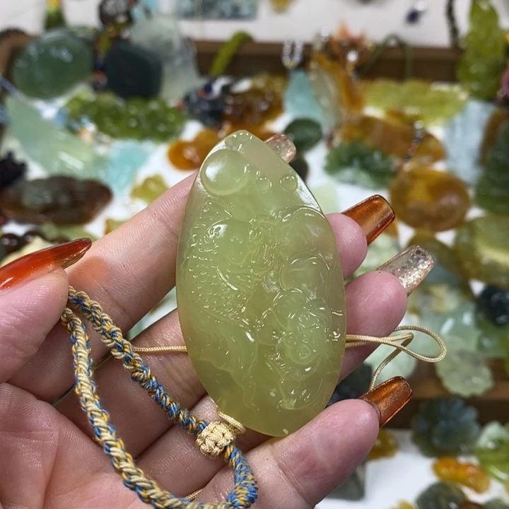 蛇纹石玉未镶嵌吊坠