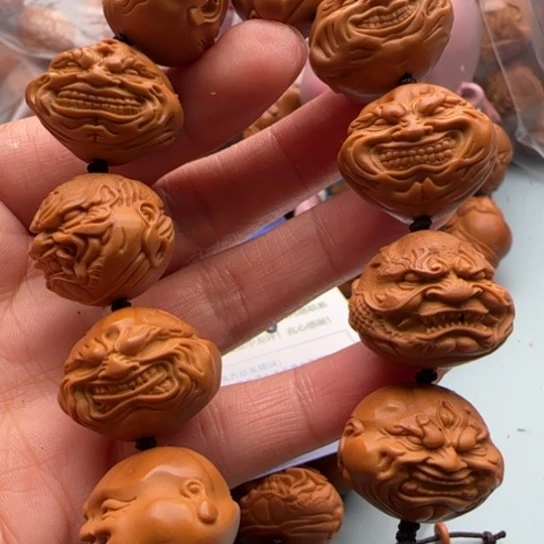 橄榄核手串雕刻工艺