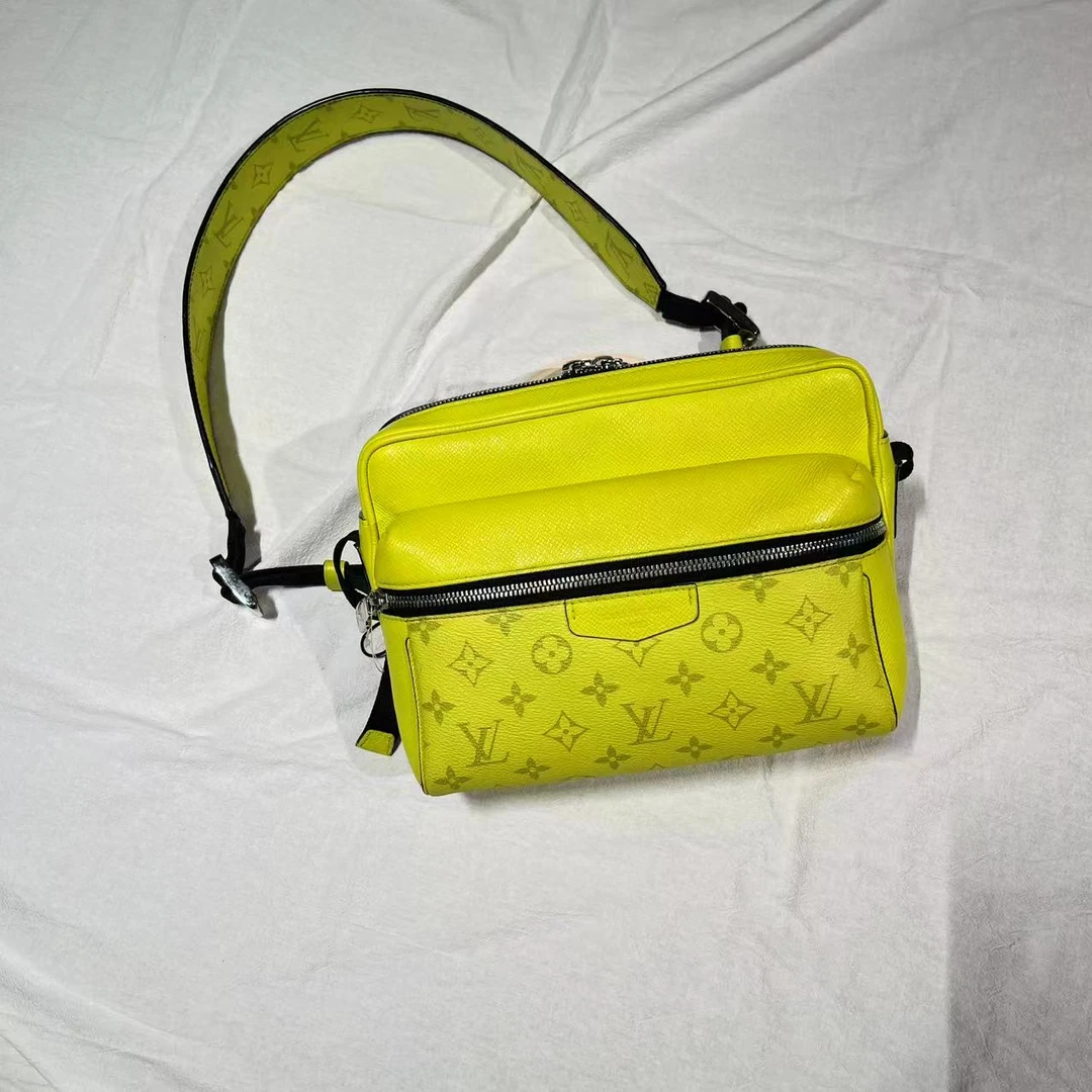 95新 LouisVuitton/路易威登 全原 荧光黄斜挎相机包/jz专属