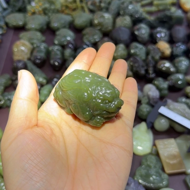 岫岩河磨玉（透闪石质玉）未镶嵌颈饰