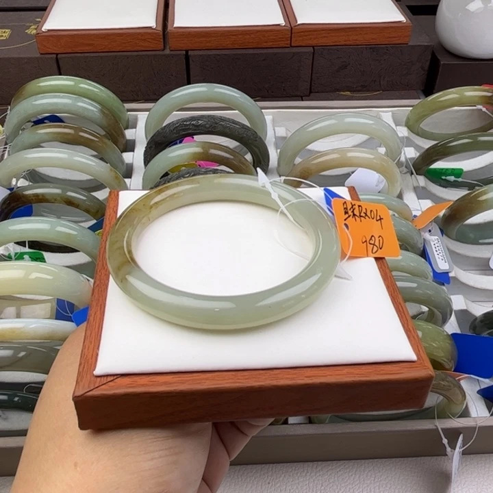未镶嵌手镯和田玉七月