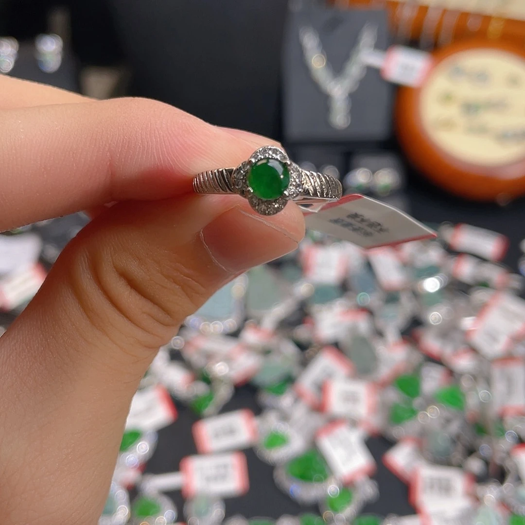 翡翠戒指未镶嵌