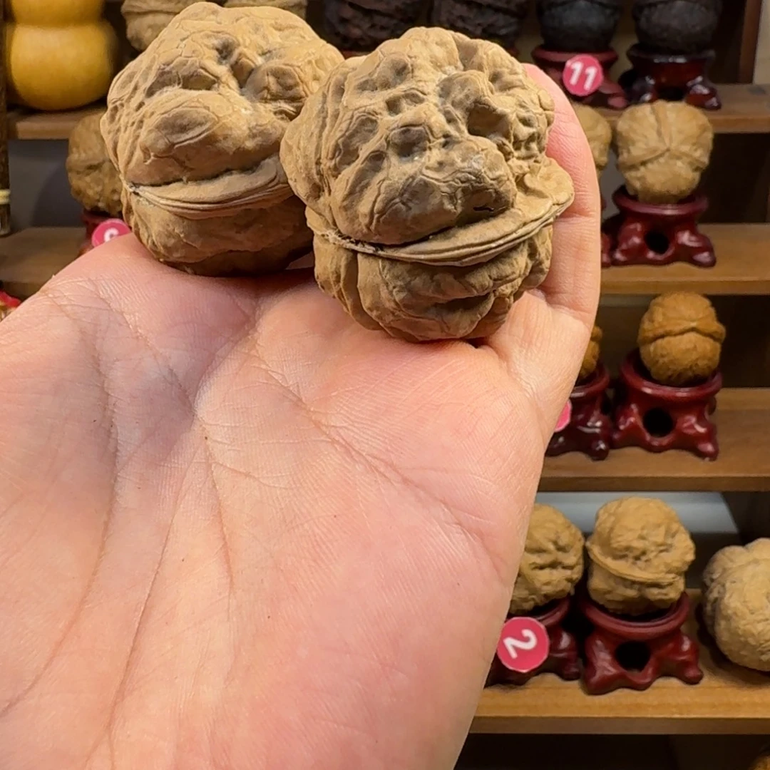 很***门核桃铁核桃把件金蟾疙瘩包