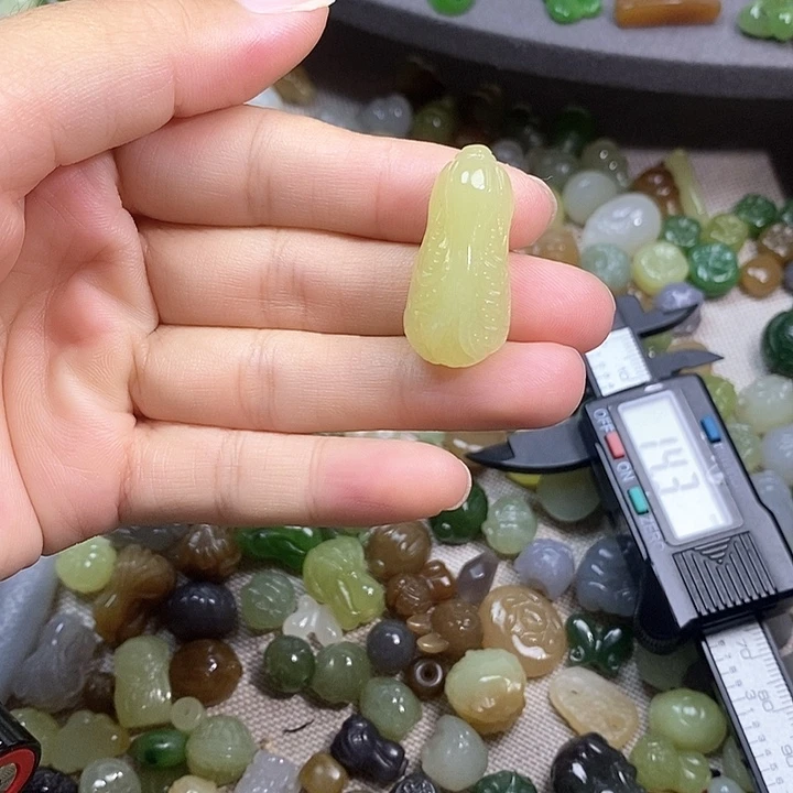 未镶嵌和田玉挂件