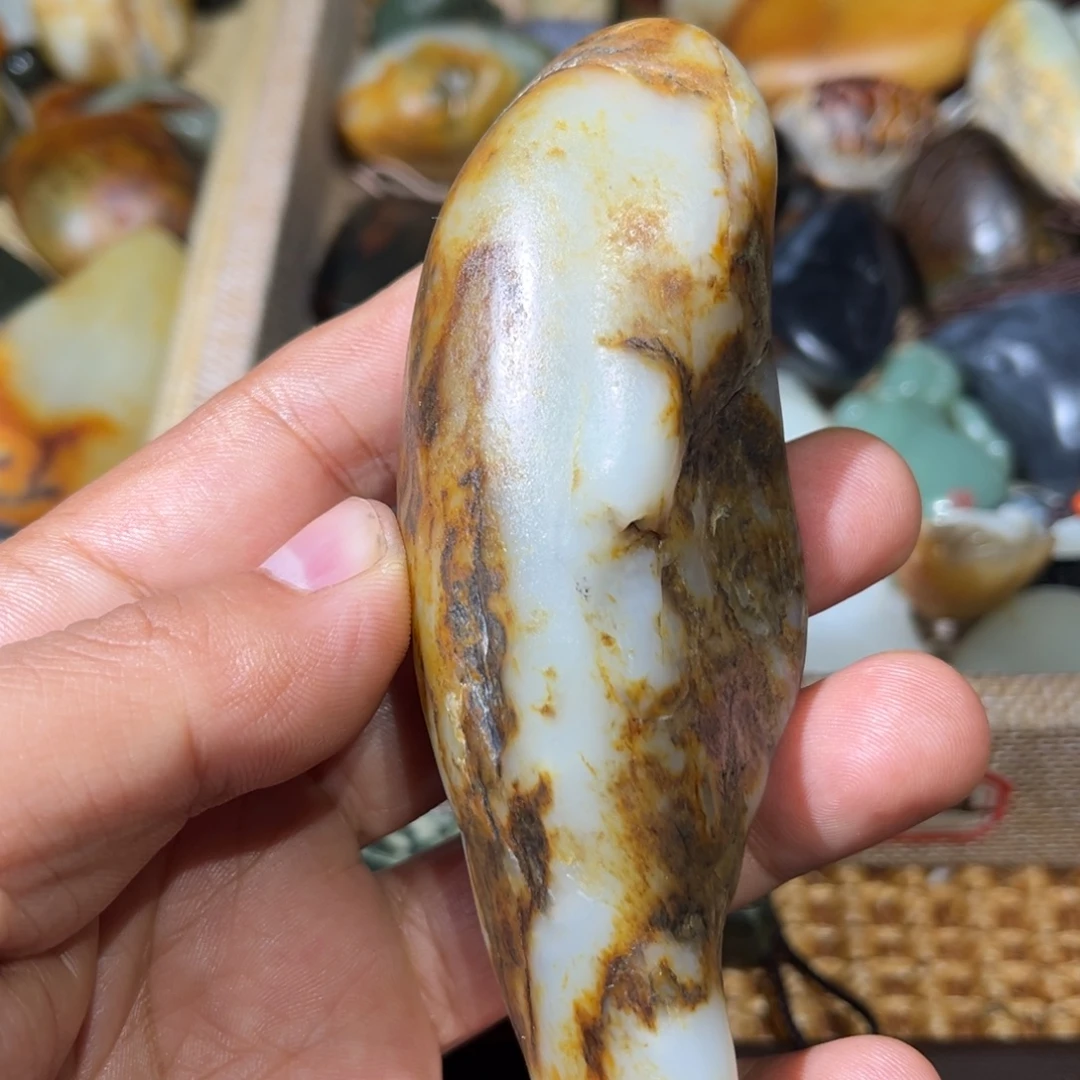 颈饰未镶嵌和田玉（糖玉）
