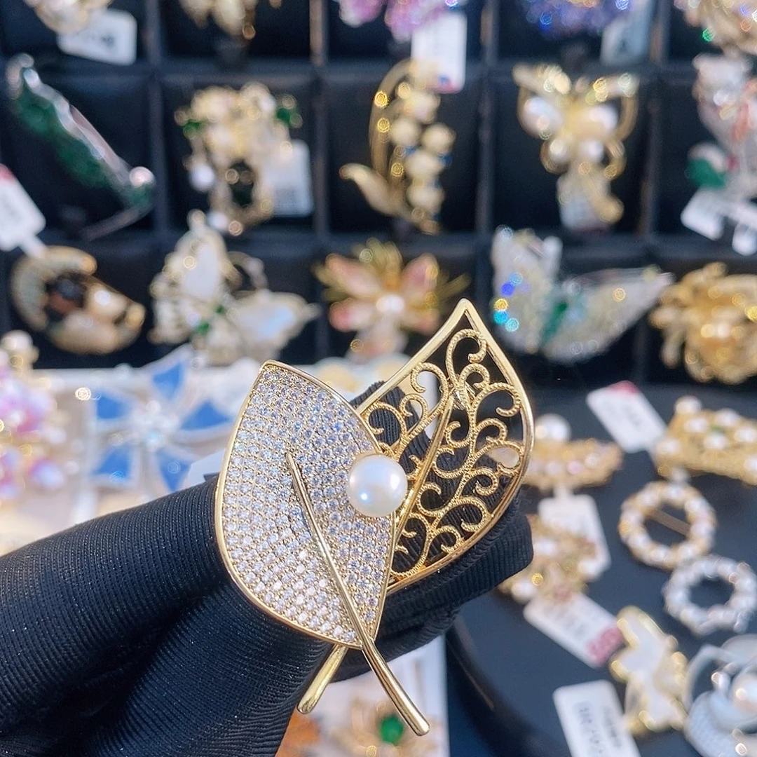 锆石铜合金金色叶子胸针