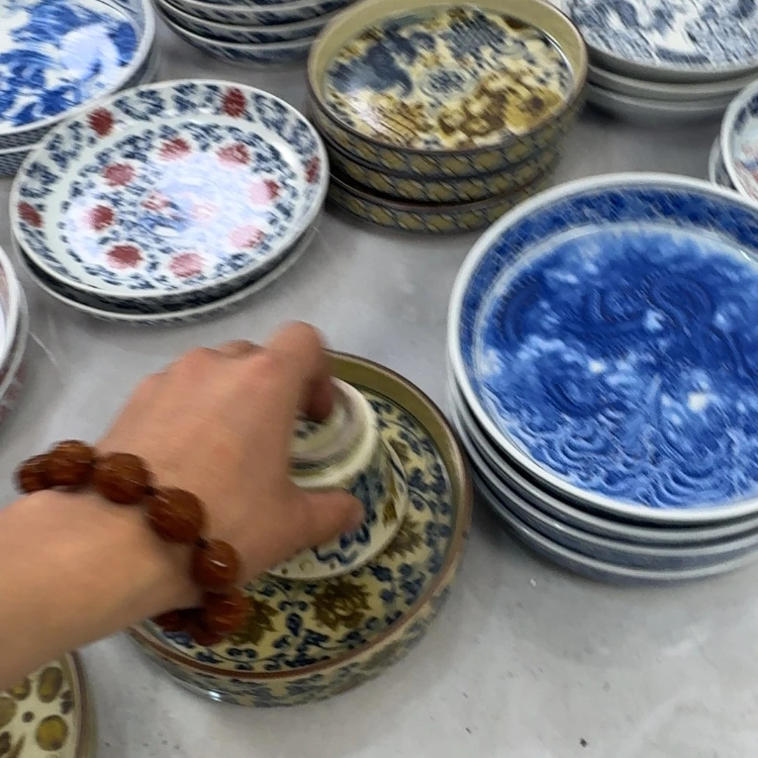 摆件陶釉里金狮子两才盖碗