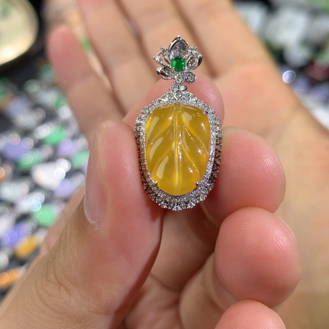 翡翠18K金镶嵌吊坠(不含链)黄翡叶子