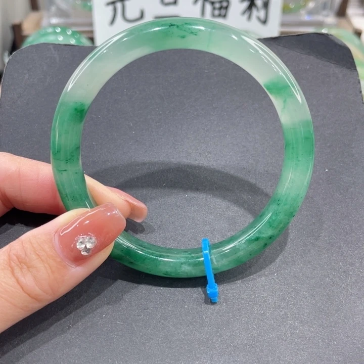 未镶嵌手镯石英质玉