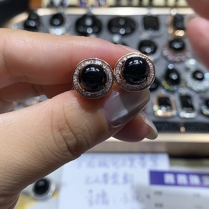 翡翠18K金镶嵌耳饰是***?