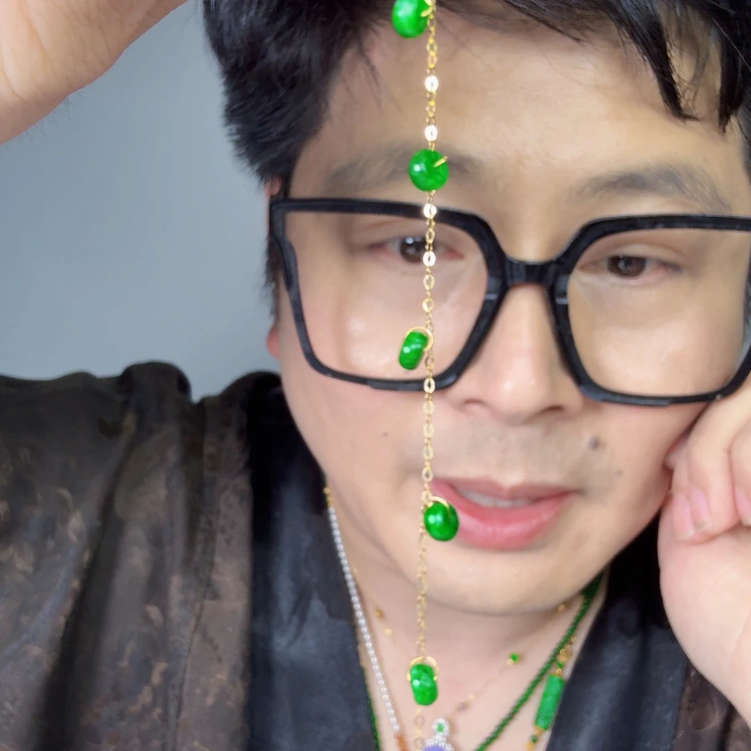 翡翠18K金镶嵌颈饰一件