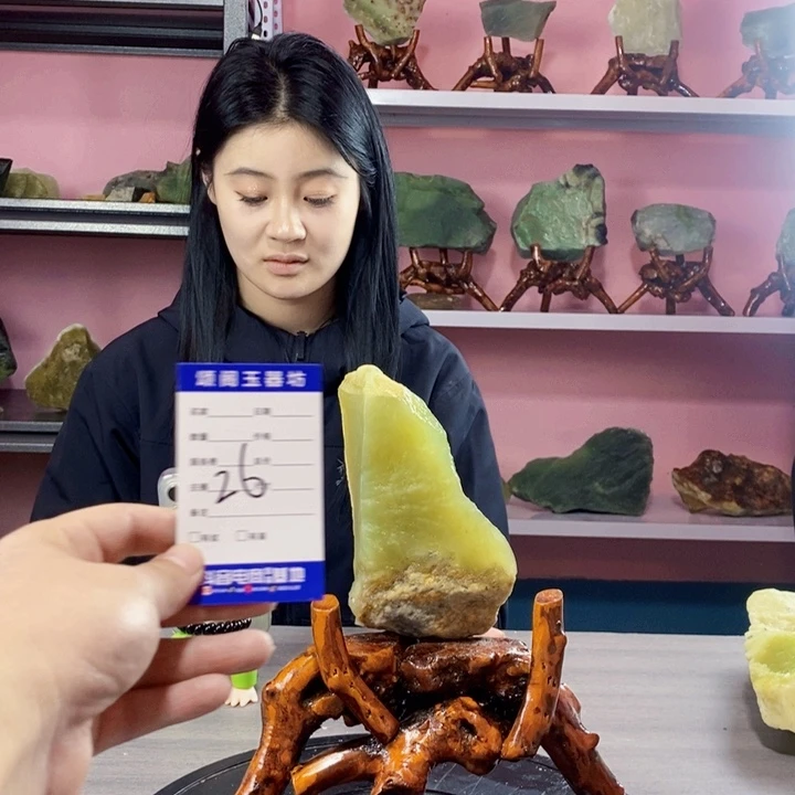 哈***富蛇纹石玉未镶嵌岫玉原石