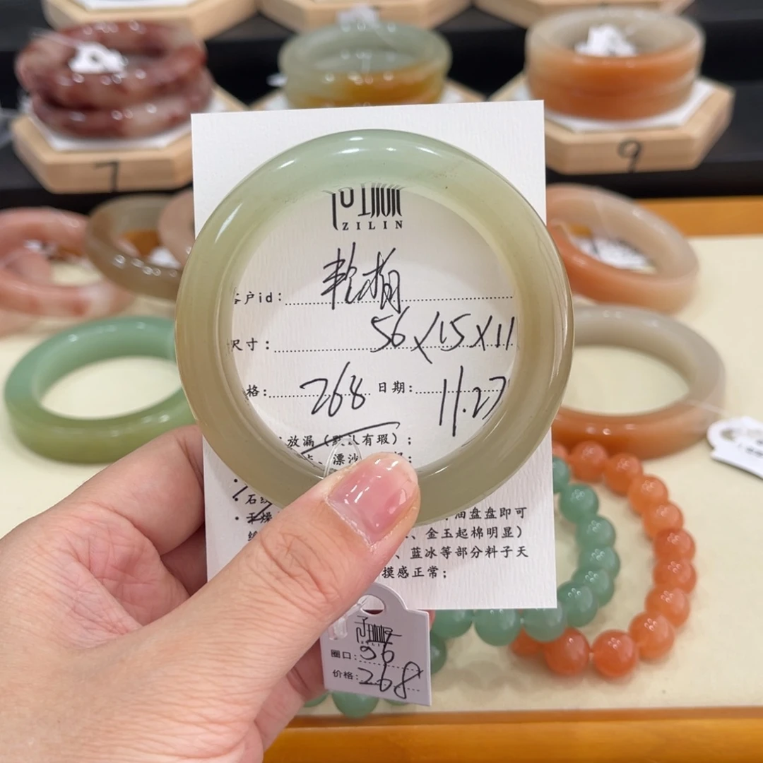 未镶嵌手镯石英质玉做****）