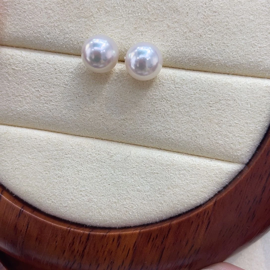 18K金镶嵌海水珍珠耳饰