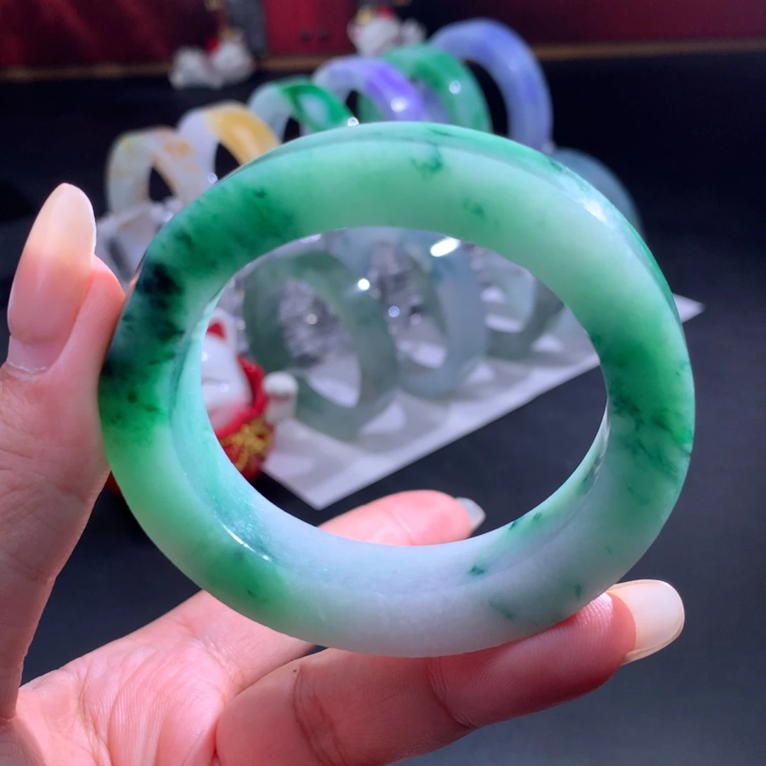 定制翡翠未镶嵌翡翠手镯