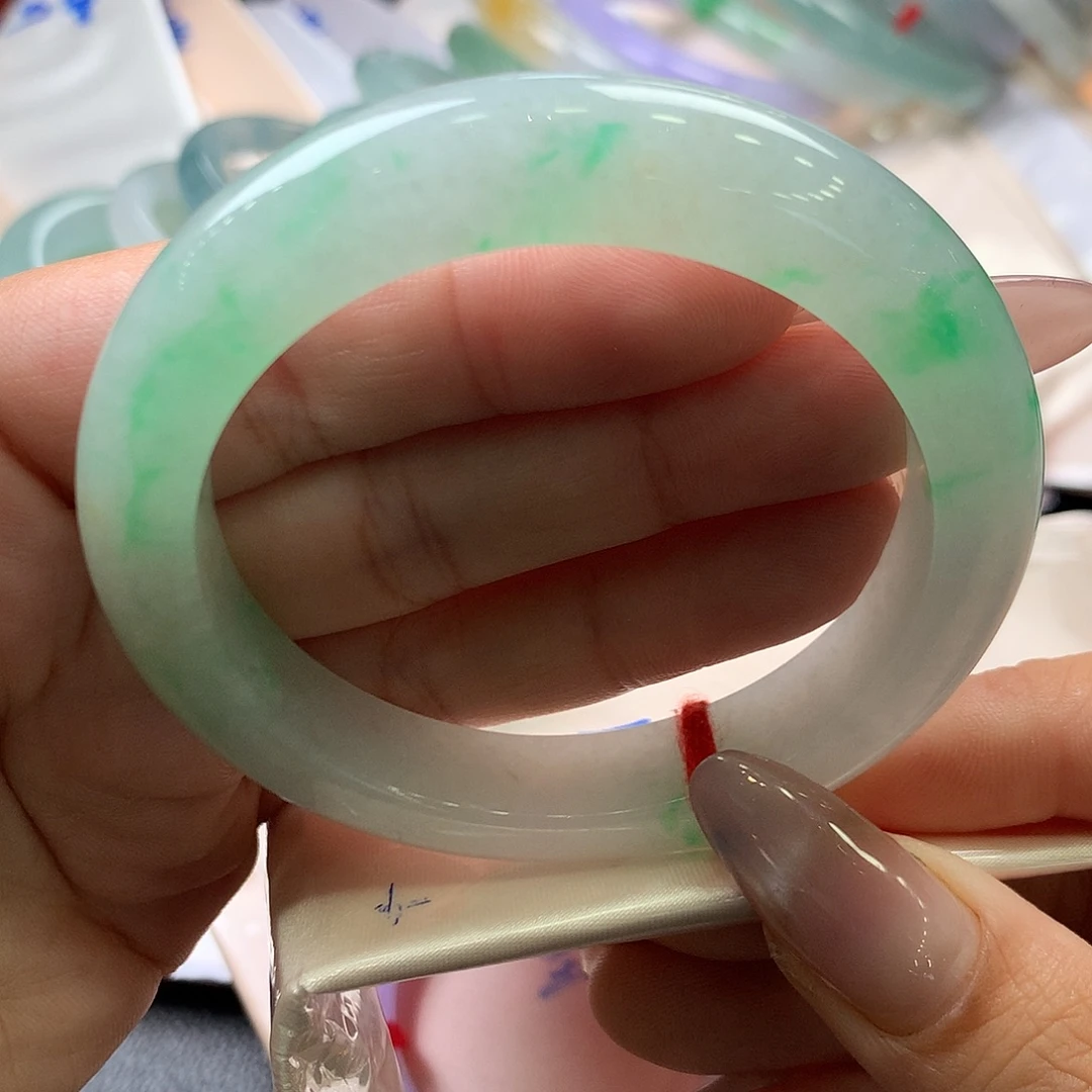 栀***。未镶嵌手镯翡翠55.2定金