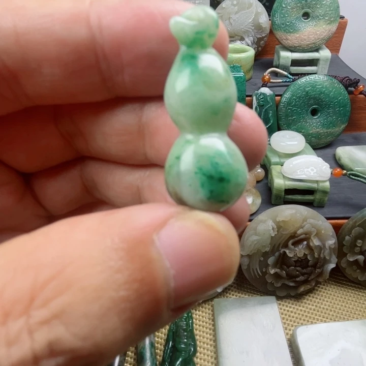 独山玉未镶嵌珠宝半成品
