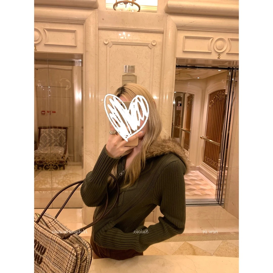 橄榄绿色连帽毛领毛衣女2025春秋季新款短款上衣显瘦拉链开衫外套