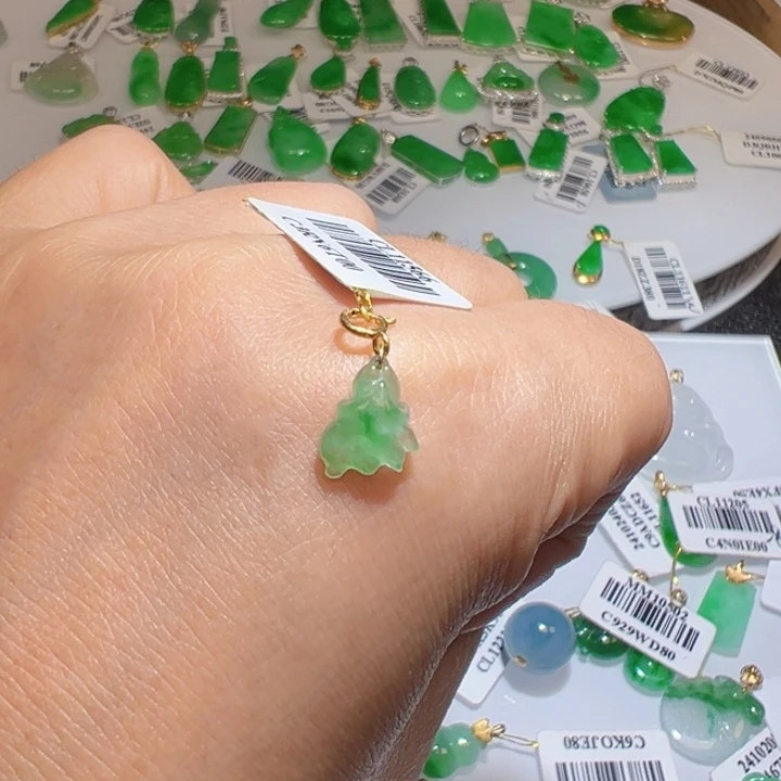 翡翠挂件18K金镶嵌