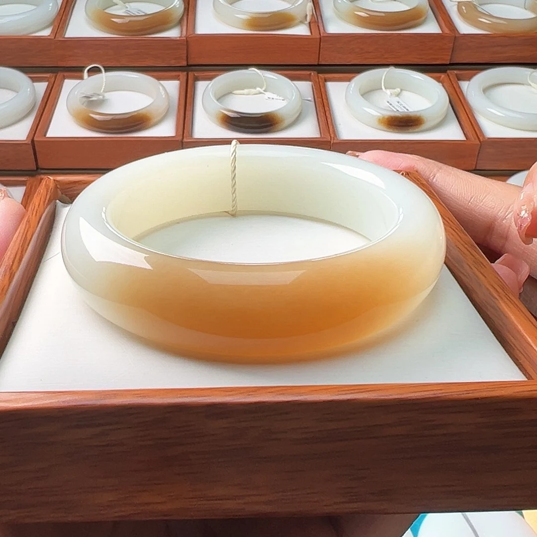 和田玉手镯未镶嵌56