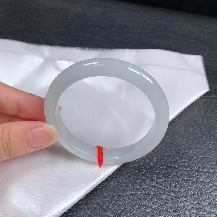 哇****翡翠未镶嵌手镯