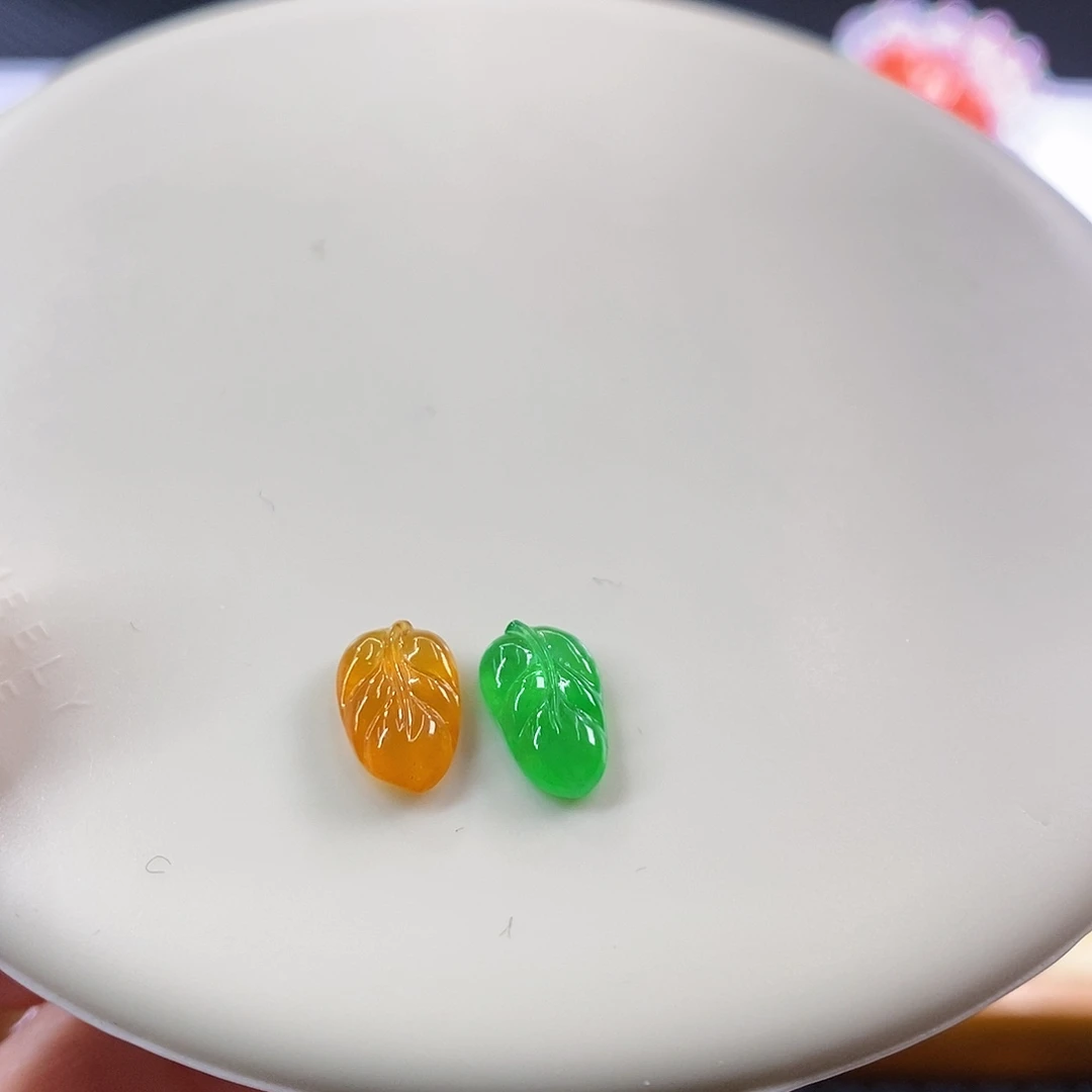 裸石翡翠一对双彩叶子