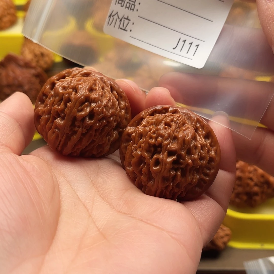 姜****吊坠桃核Hgghhhhhh