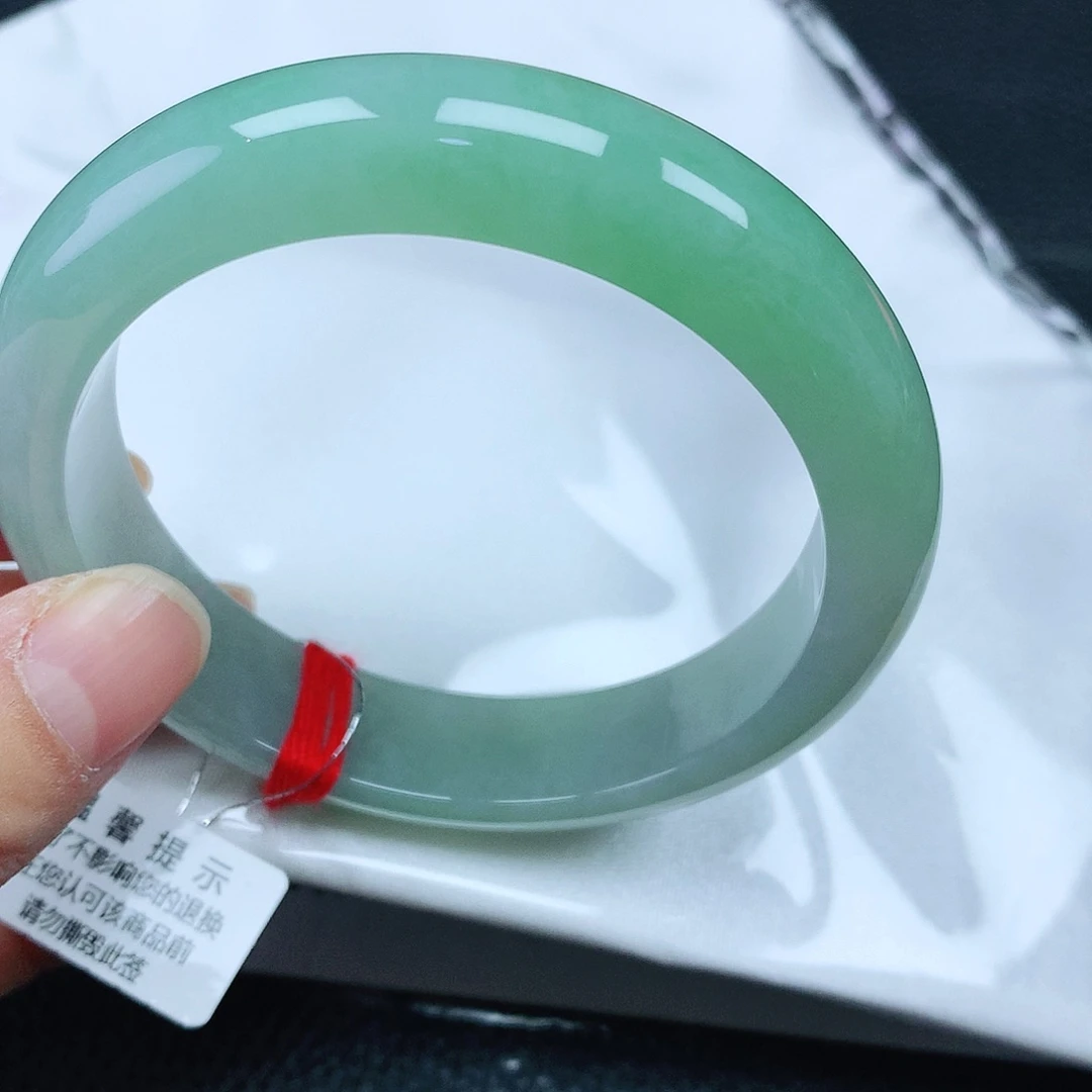 翡翠手镯未镶嵌57轮胎