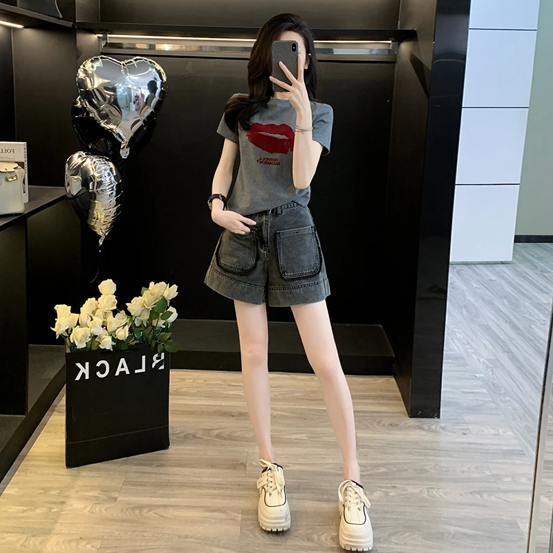 时尚休闲套装女2025夏季新款洋气嘴唇植绒短袖牛仔短裤运动两件套