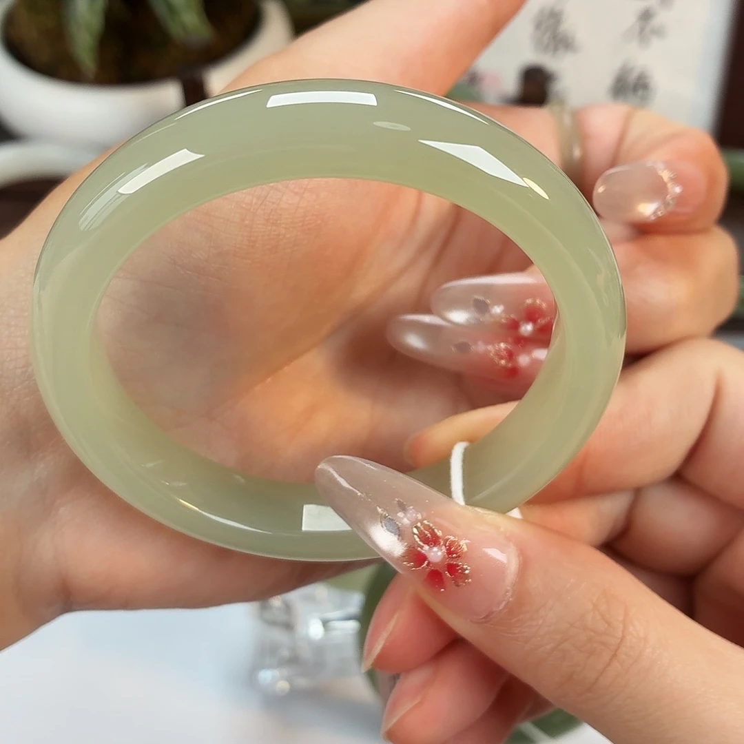 和田玉未镶嵌手镯