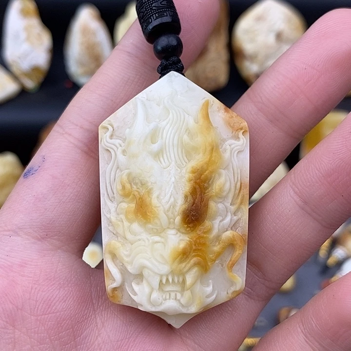 裸石琥珀未镶嵌龙牌a659